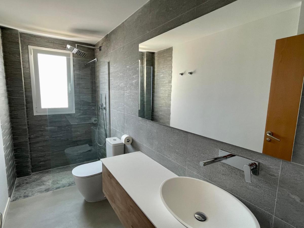 Beautiful Penthouse With Pool And Wonderful Beach View Олива Экстерьер фото