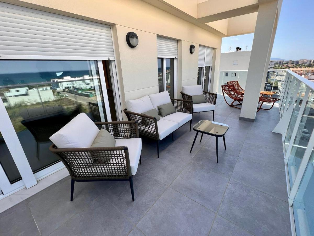 Beautiful Penthouse With Pool And Wonderful Beach View Олива Экстерьер фото